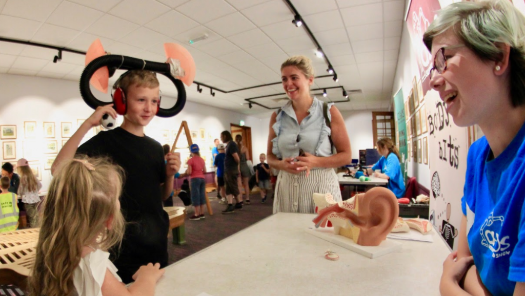 The ear-switching hat